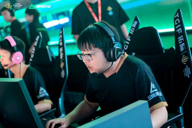 投靠穆里尼奥！墨西哥国脚加盟费内巴切，租借费200万欧元，身穿11号球衣