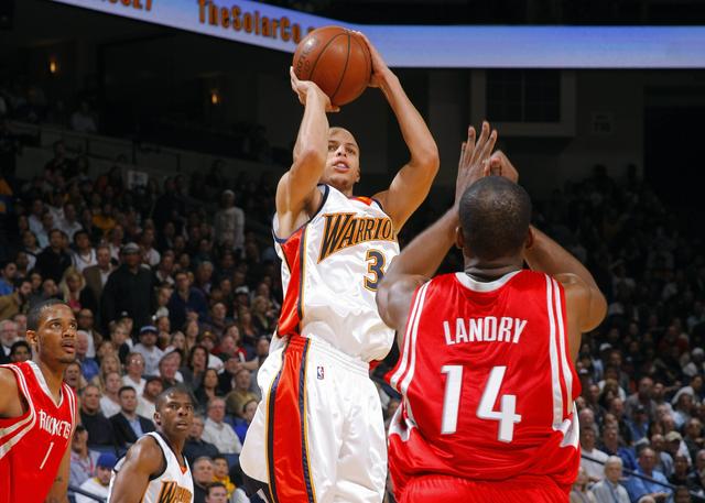 体育CBA：易建联继续缺阵 广东胜八一豪取24连胜