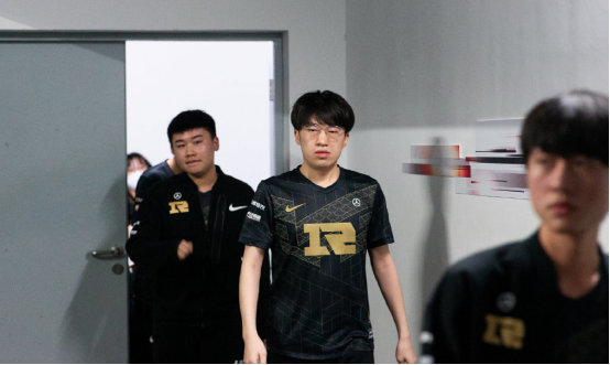 伍形成了压 伍形成了压