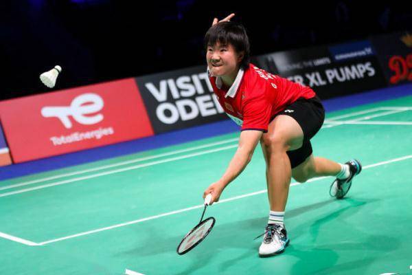 体育中超:山东泰山1-2不敌广州队 遭遇赛季首败