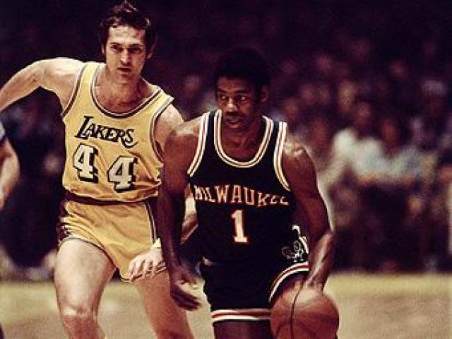 重罚!中足联官方:中甲深圳青年人主帅领队等4人共被禁赛16场 罚款21万